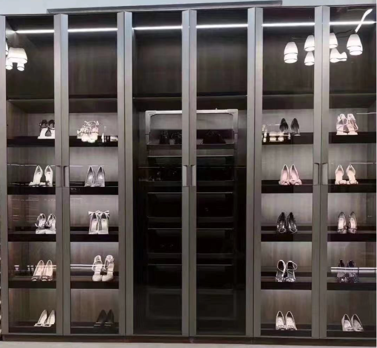 ����������